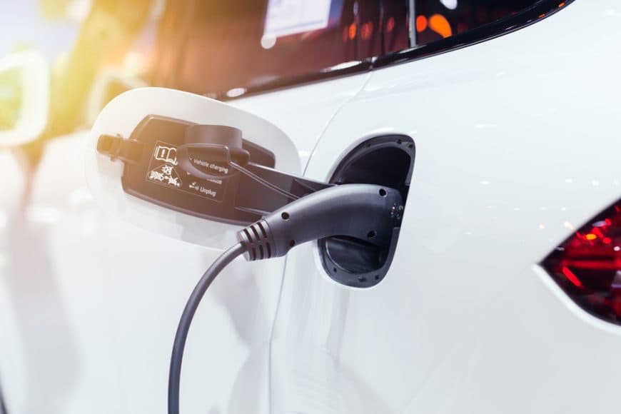Pourquoi assurer une voiture électrique est moins cher ?