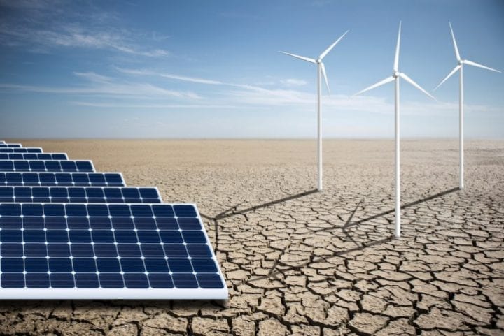 Panneaux solaires dans le Sahara Panneaux solaires dans le Sahara
